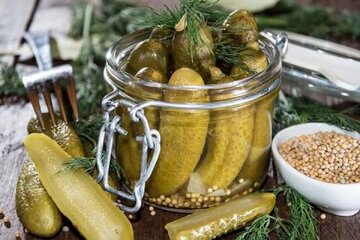 آیا لایه سفید روی آب خیارشورهای فله خطرناک است