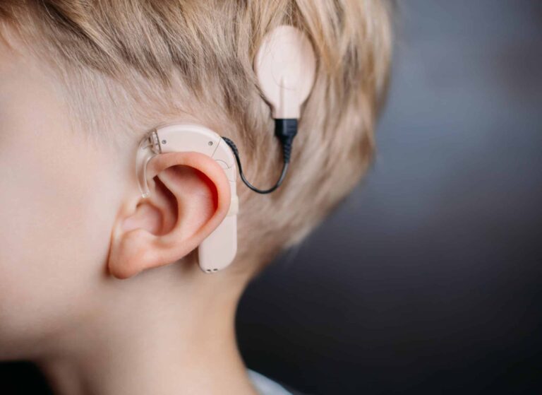 چسبندگی گوش و سمعک مناسب